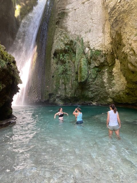 Baignade au pied de la cascade de la Druise